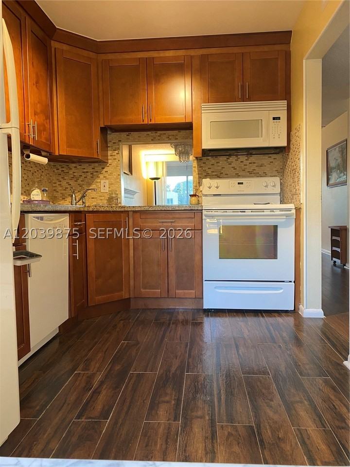 2230 Nw 32nd Ter - Photo 7 of 17