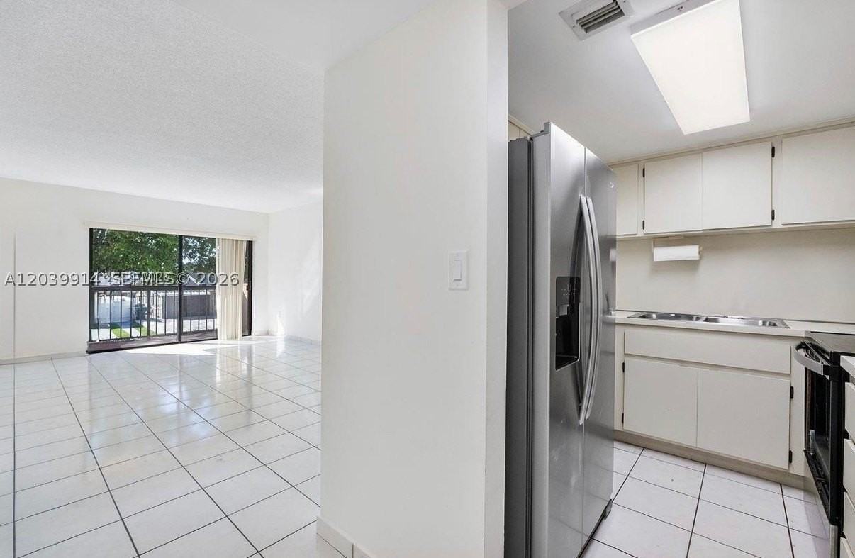 995 Sw 84th Ave #223 - Photo 3 of 16
