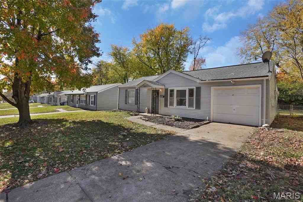 9845 Dennis Dr - Photo 4 of 29