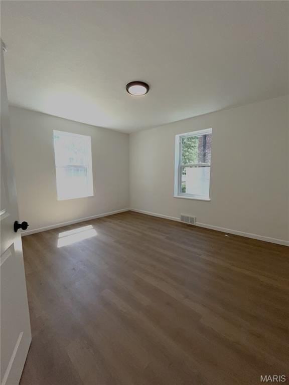 3911 Jamieson Ave - Photo 3 of 14