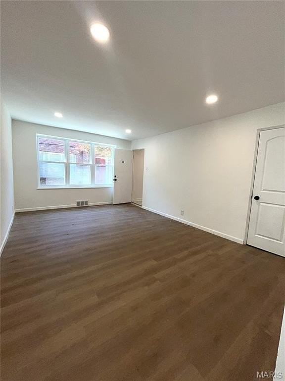 3911 Jamieson Ave - Photo 4 of 14