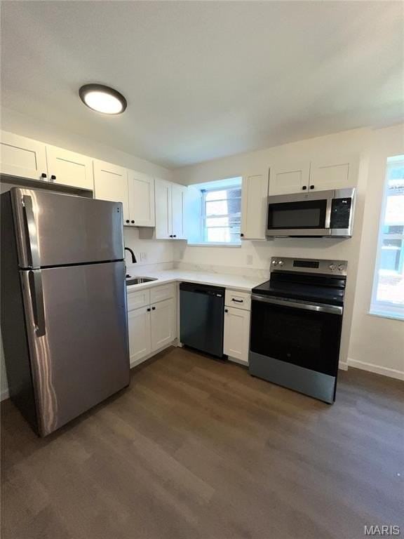 3911 Jamieson Ave - Photo 6 of 14