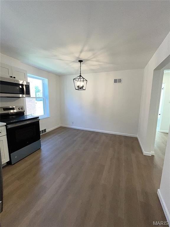 3911 Jamieson Ave - Photo 7 of 14
