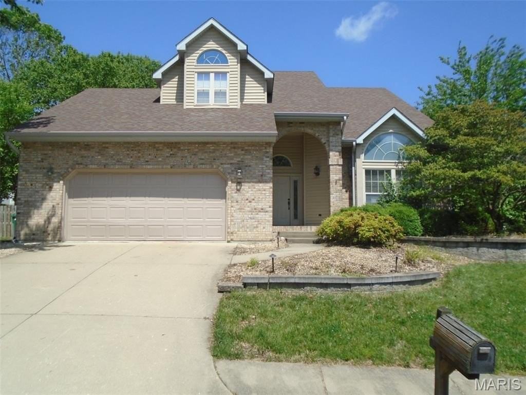 1109 Peachtree Ct - Photo 2 of 28