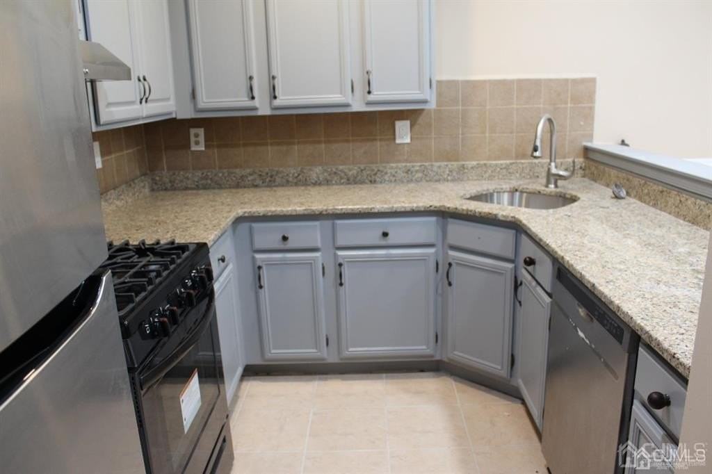 240 Hidden Woods Ct - Photo 3 of 38
