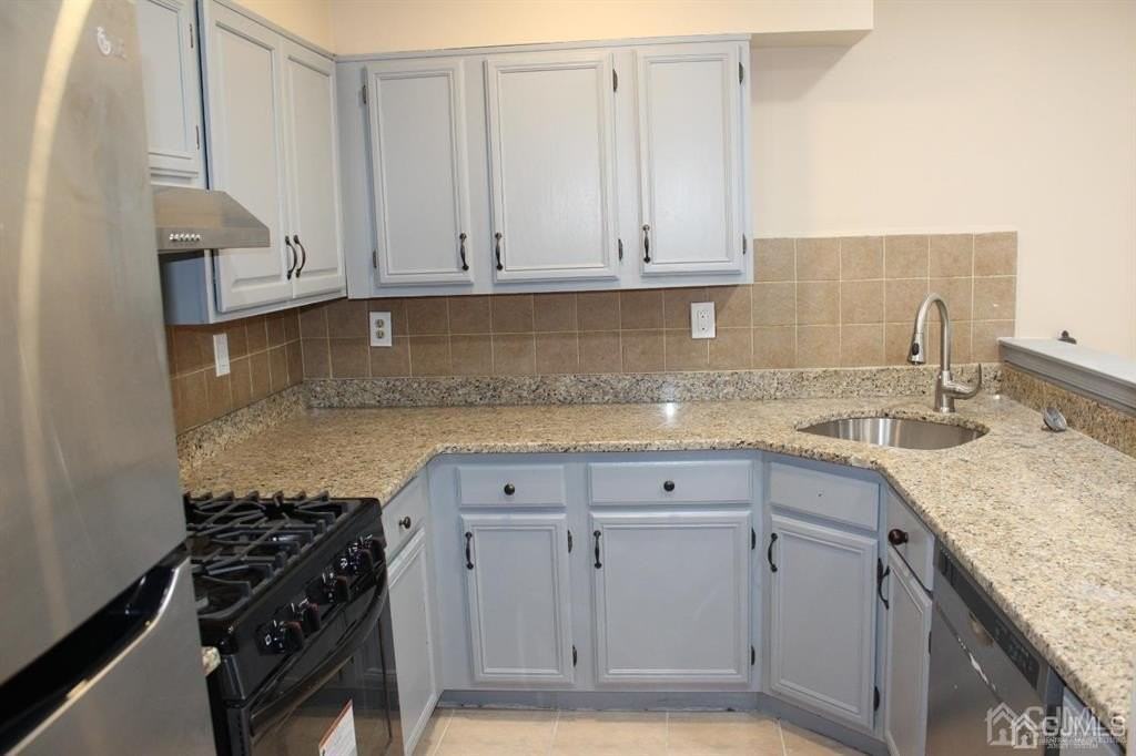 240 Hidden Woods Ct - Photo 7 of 38