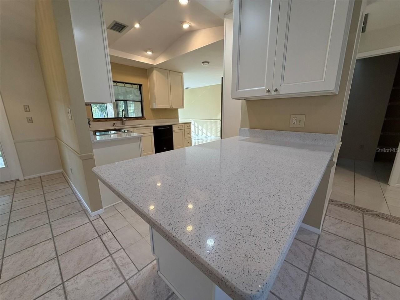 4270 Ascot Dr - Photo 4 of 23