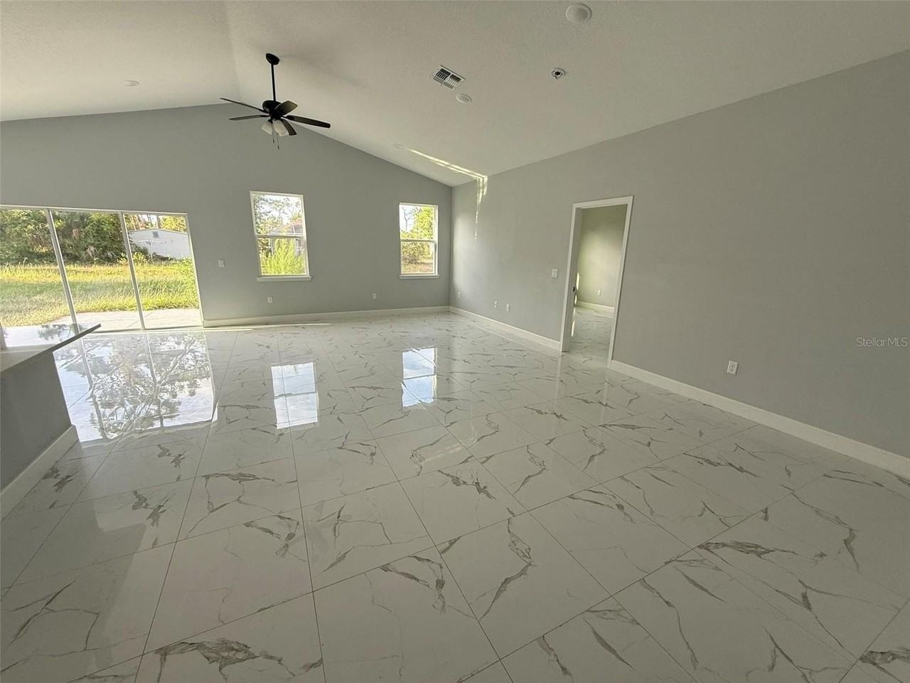 512 Sunset Rd N - Photo 7 of 16
