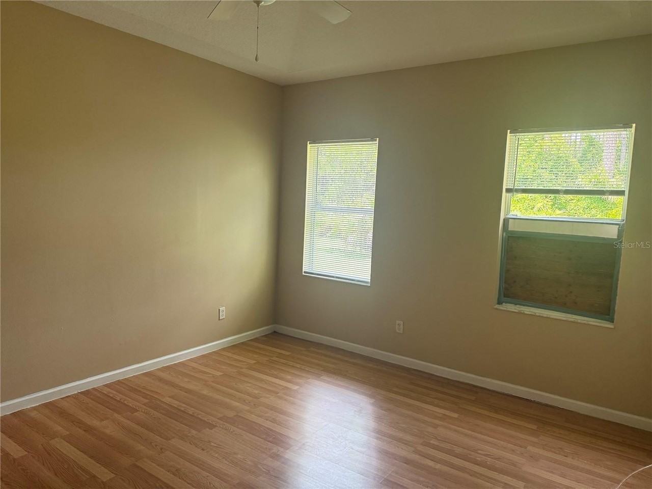 18 Poinbury Dr - Photo 2 of 23