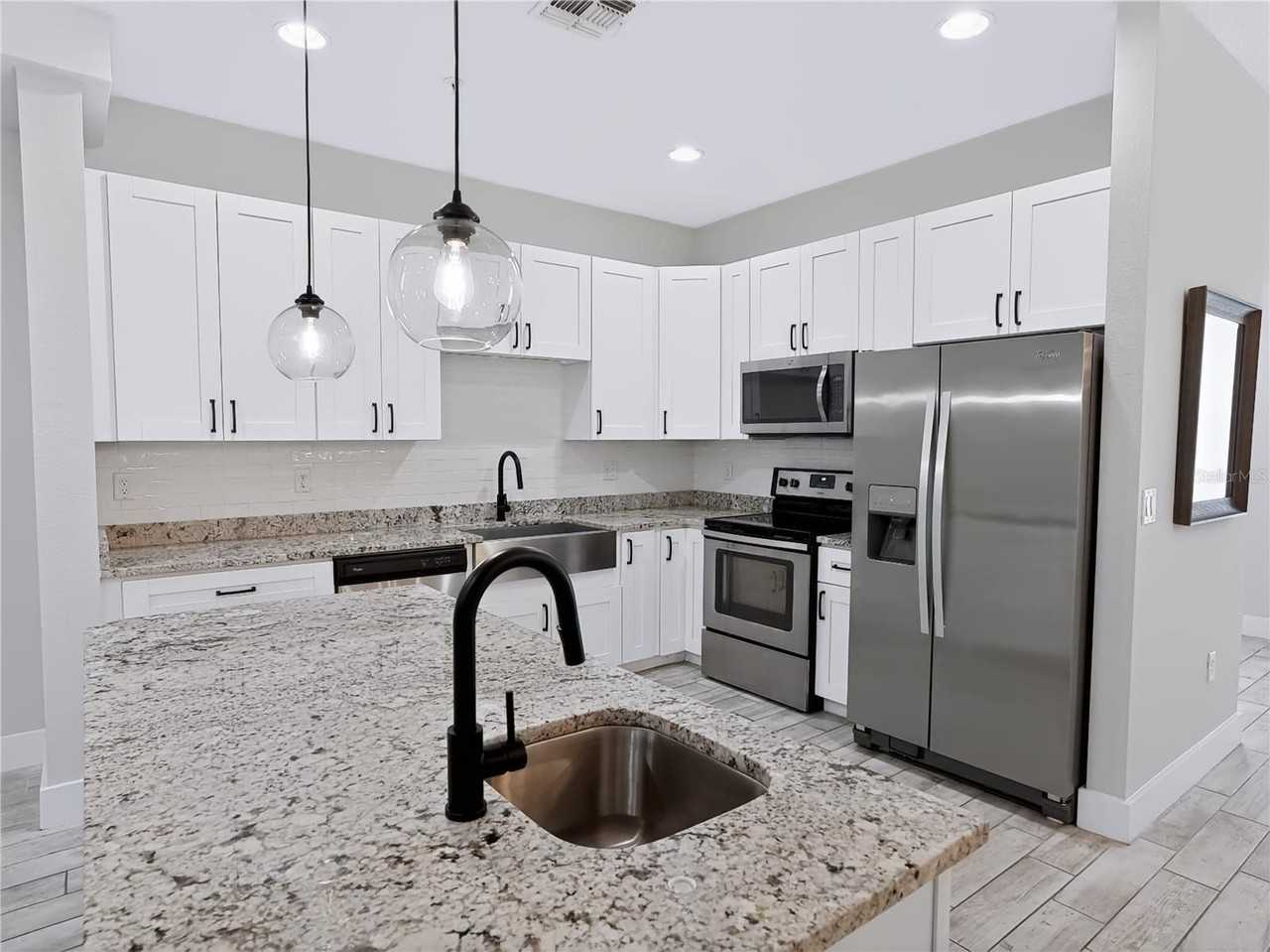 2233R E Kaley Ave #6 - Photo 4 of 28
