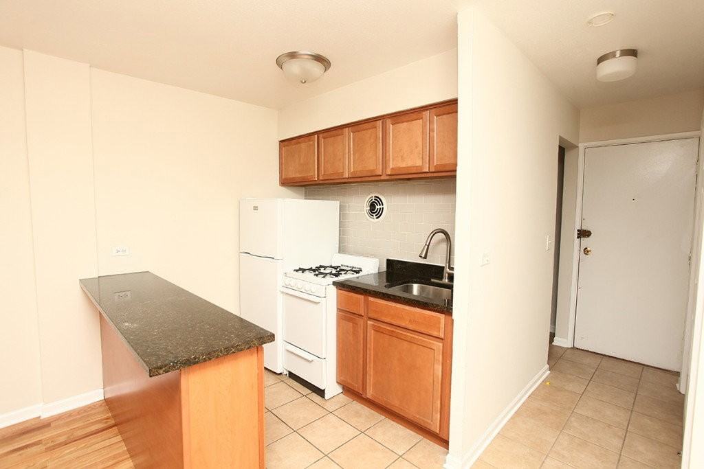 5847 N Winthrop Ave #104 - Photo 5 of 6