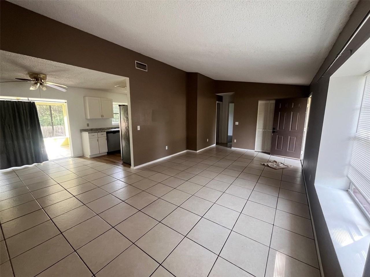214 Bluefield Ave - Photo 2 of 17