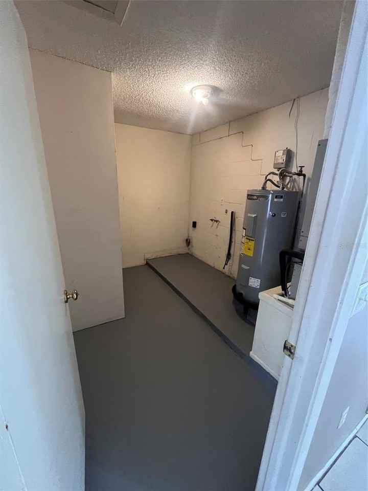 214 Bluefield Ave - Photo 3 of 17