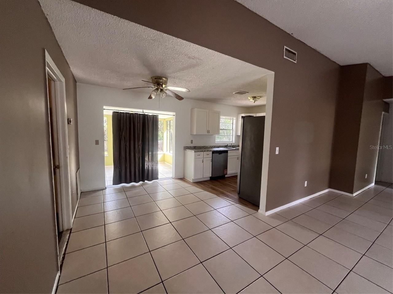 214 Bluefield Ave - Photo 4 of 17