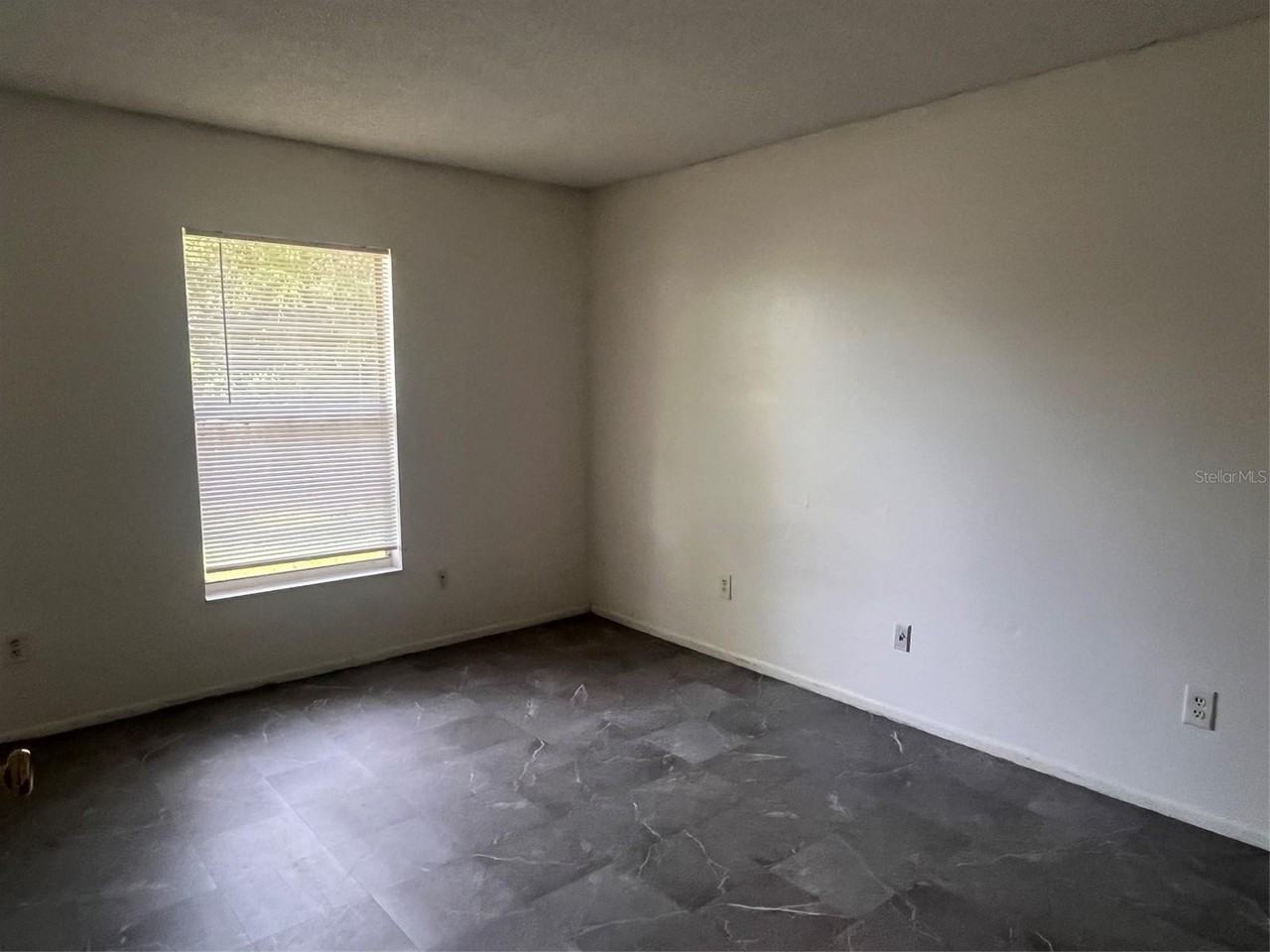 214 Bluefield Ave - Photo 7 of 17