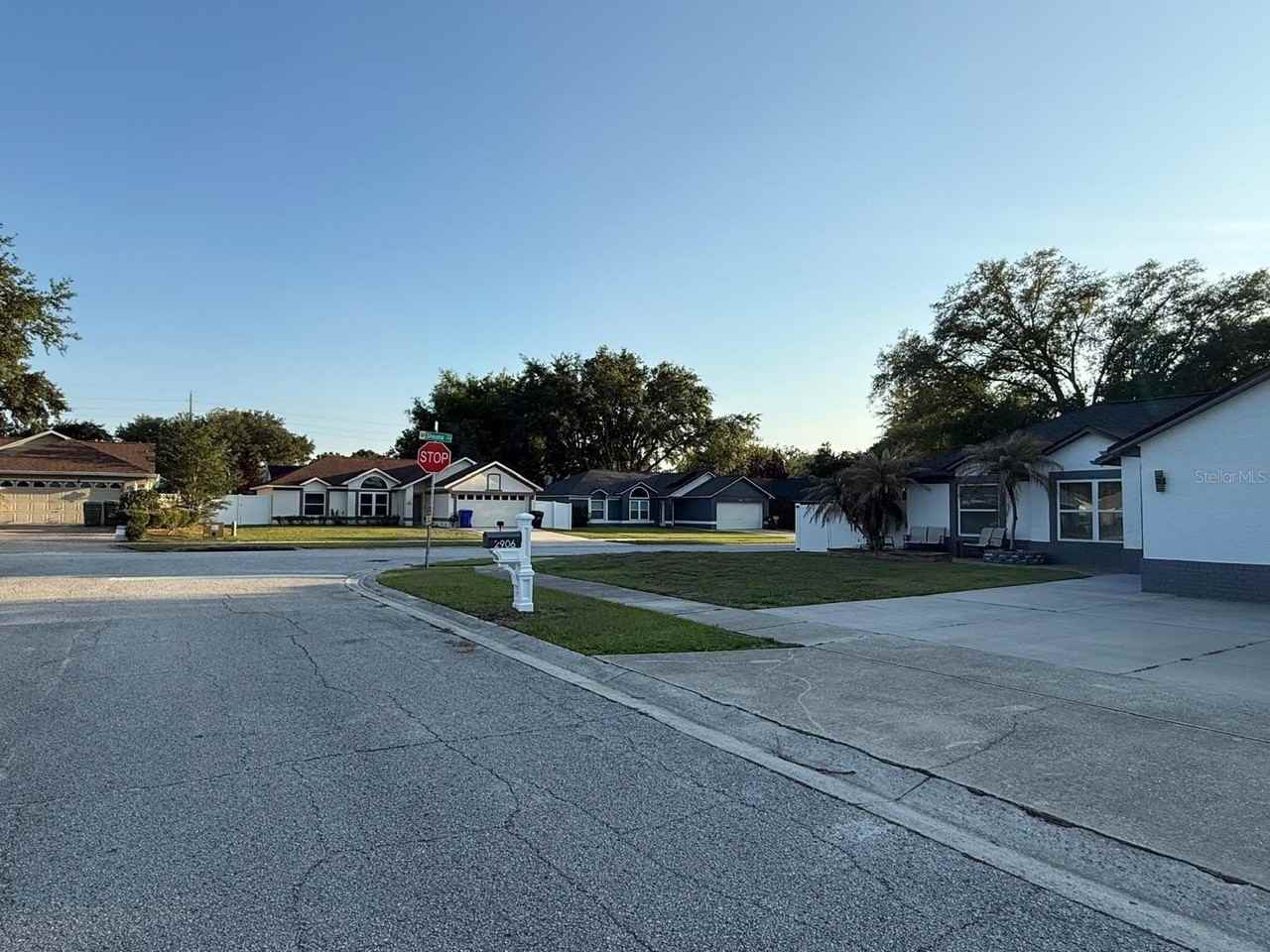 2906 Vienna Ln - Photo 2 of 5