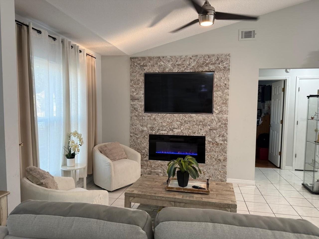 2906 Vienna Ln - Photo 3 of 5