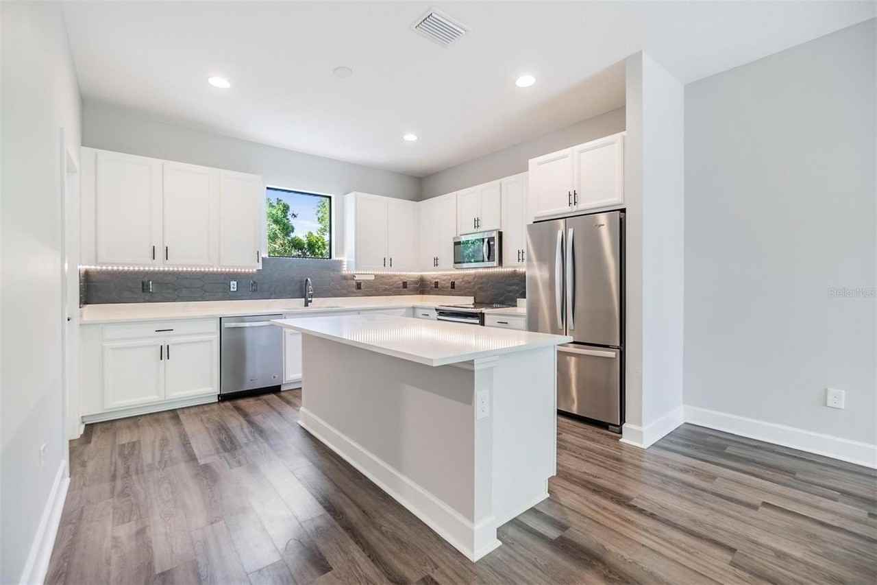 1302 W Carmen St #1 - Photo 4 of 22