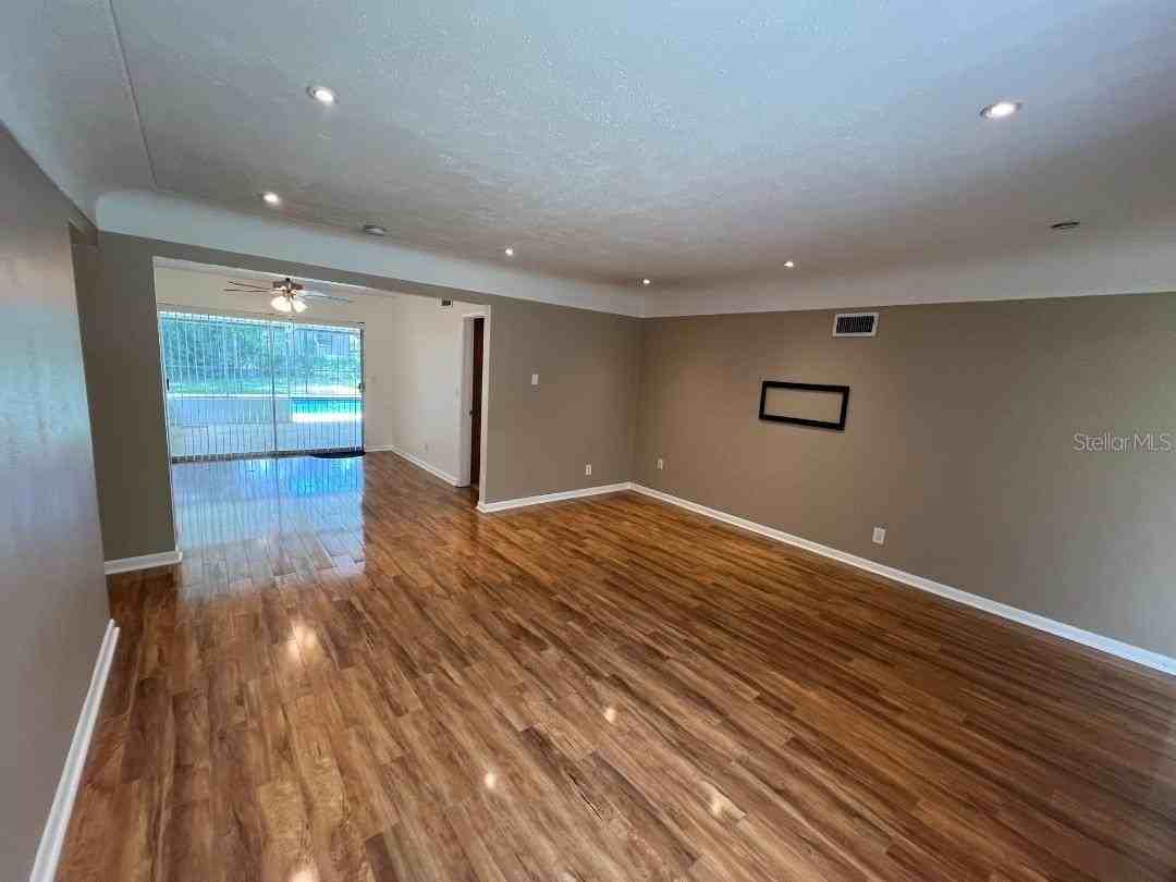 12928 N Oregon Ave - Photo 2 of 33