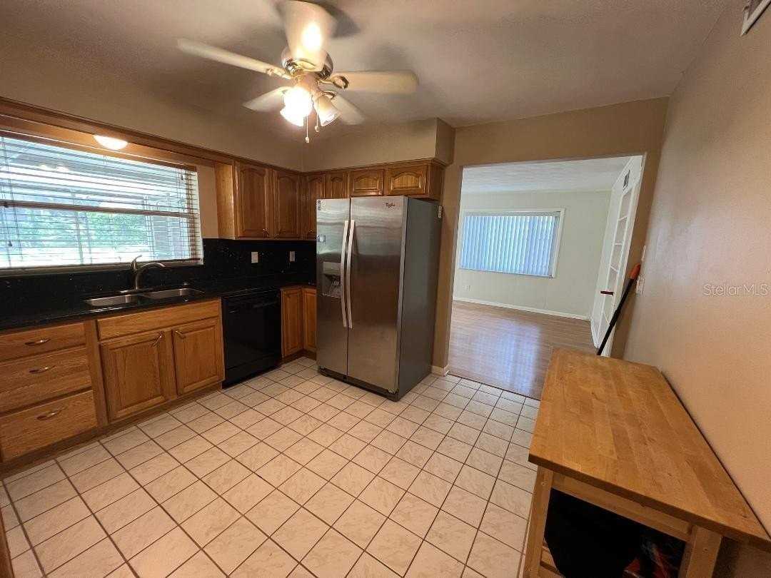 12928 N Oregon Ave - Photo 3 of 33