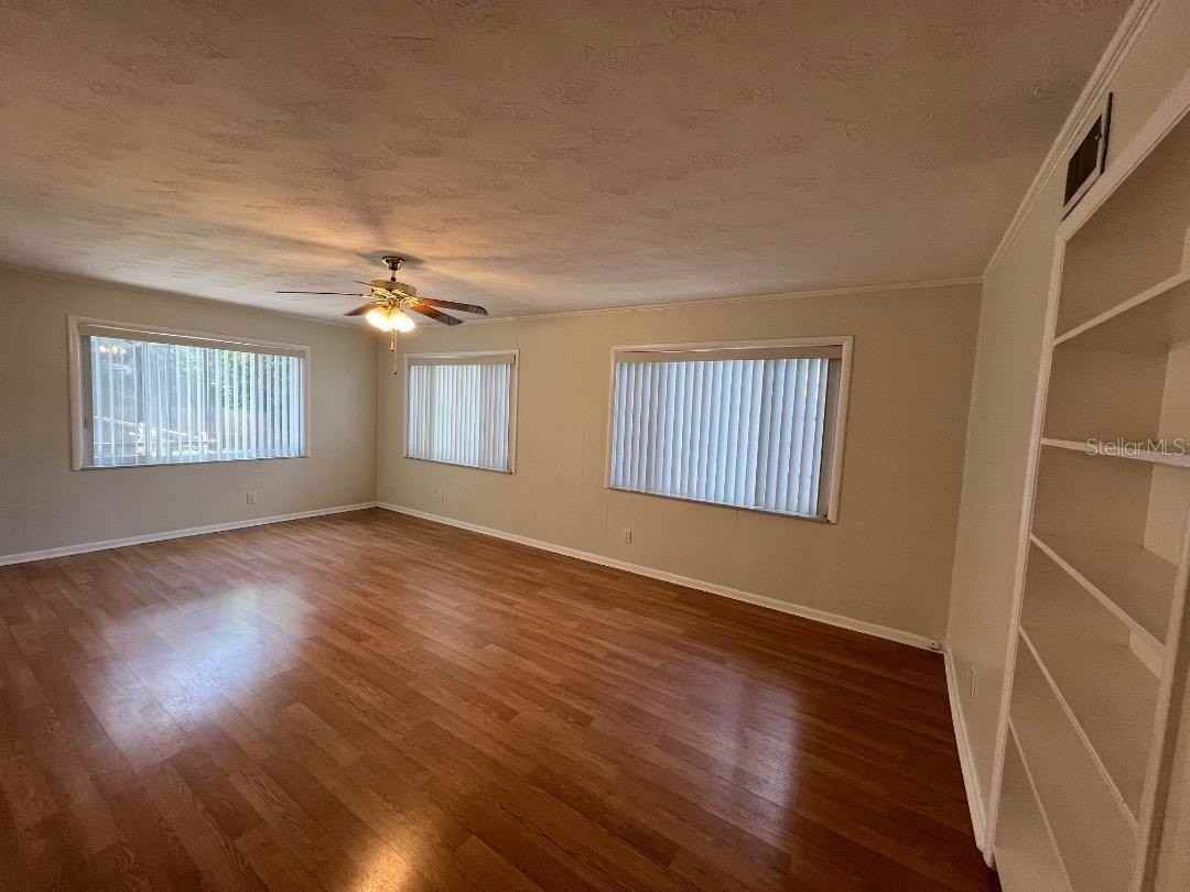 12928 N Oregon Ave - Photo 4 of 33