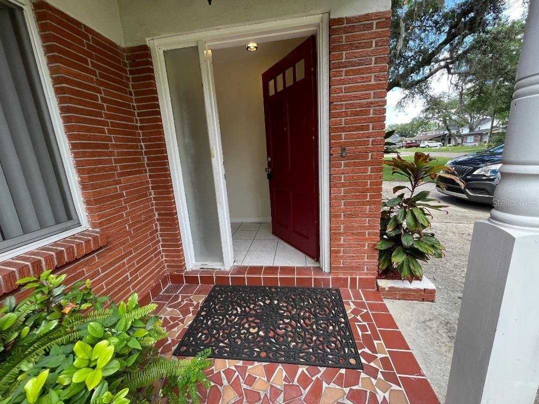 12928 N Oregon Ave - Photo 6 of 33