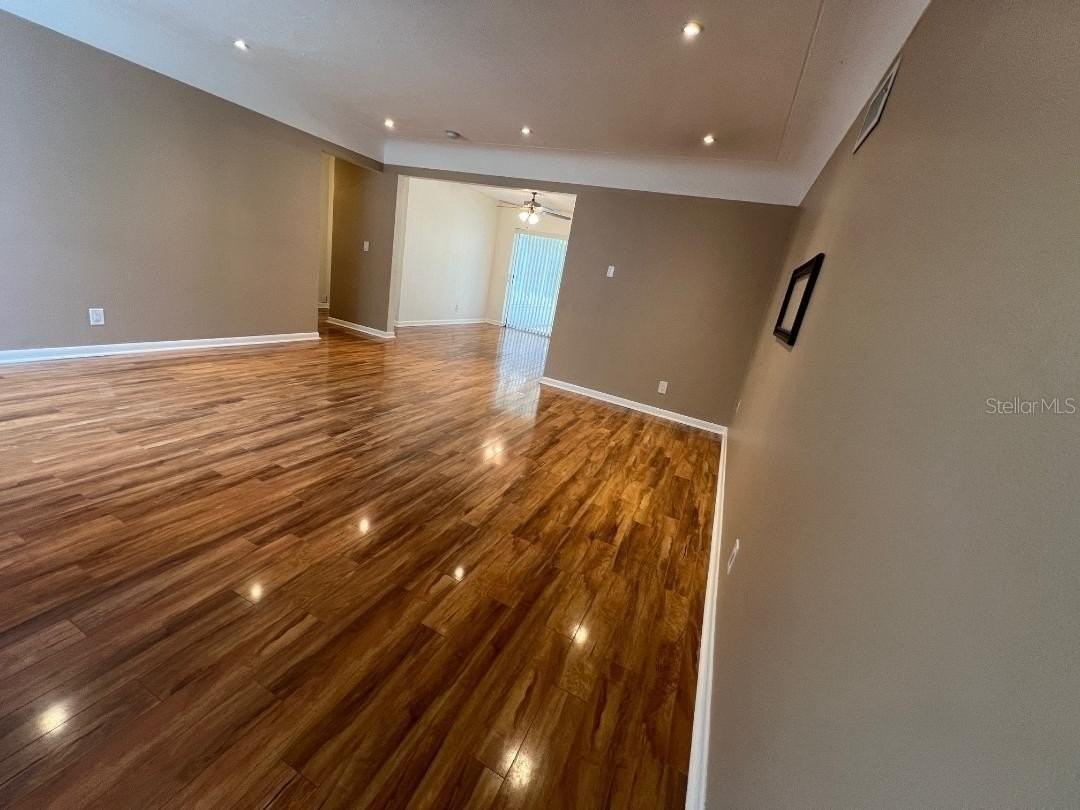 12928 N Oregon Ave - Photo 7 of 33
