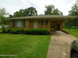featured image of 265 W Pine St