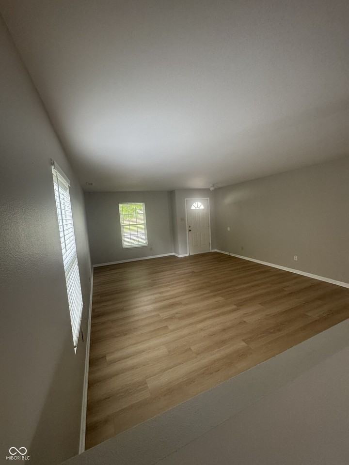 10863 Rose Ln - Photo 4 of 22