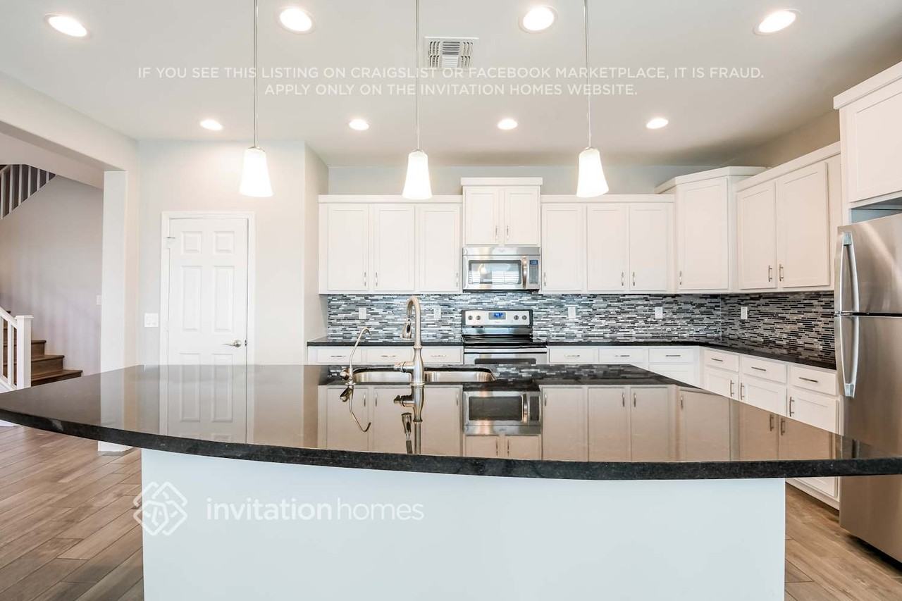 12141 W Desert Moon Way - Photo 7 of 16