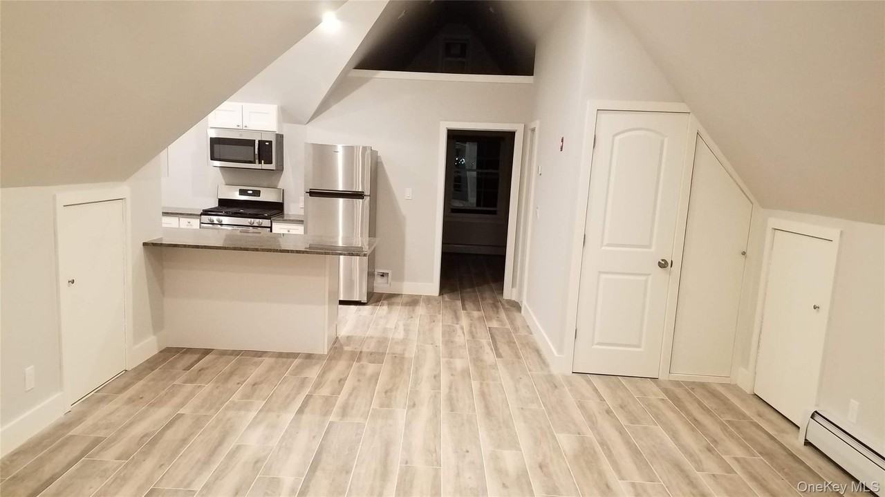 241 E Broadway #4 - Photo 2 of 20