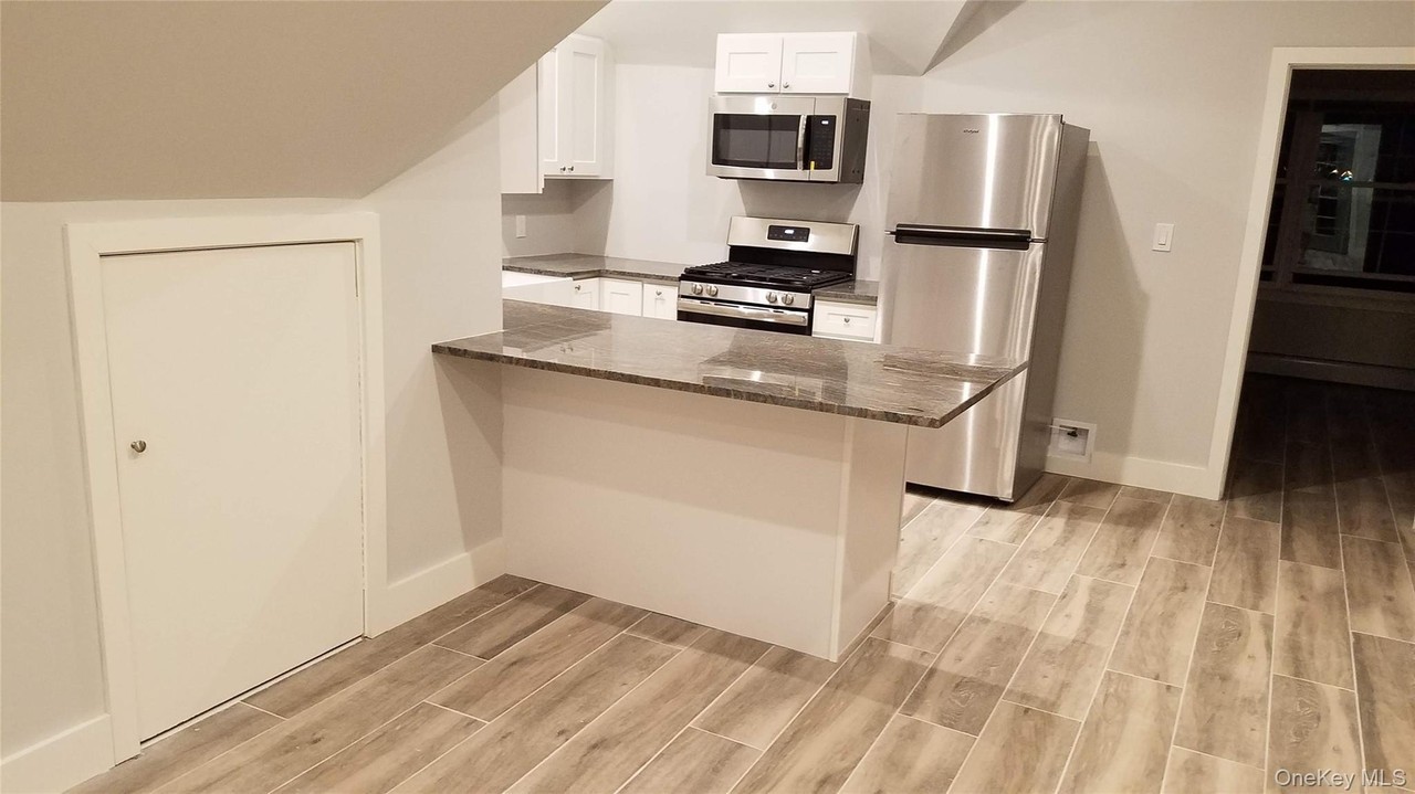 241 E Broadway #4 - Photo 3 of 20