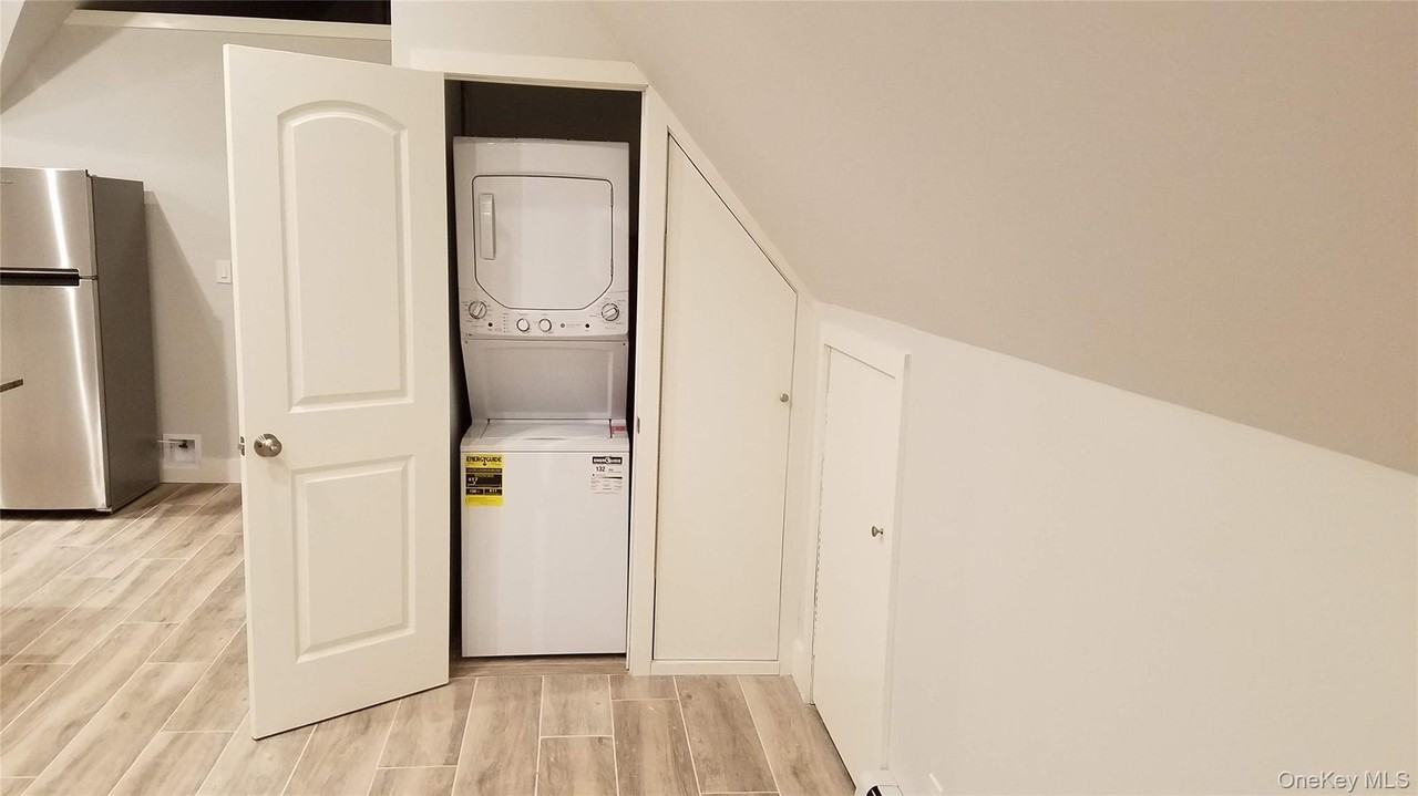 241 E Broadway #4 - Photo 4 of 20