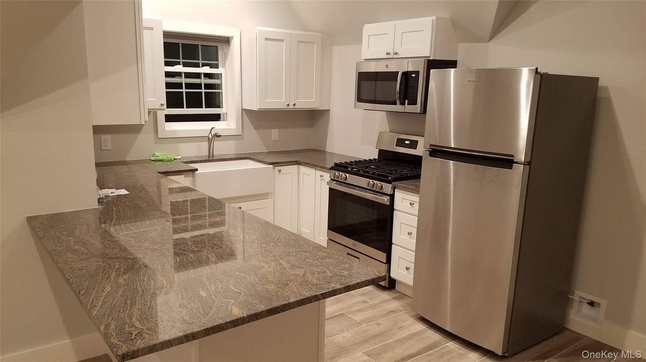 241 E Broadway #4 - Photo 5 of 20