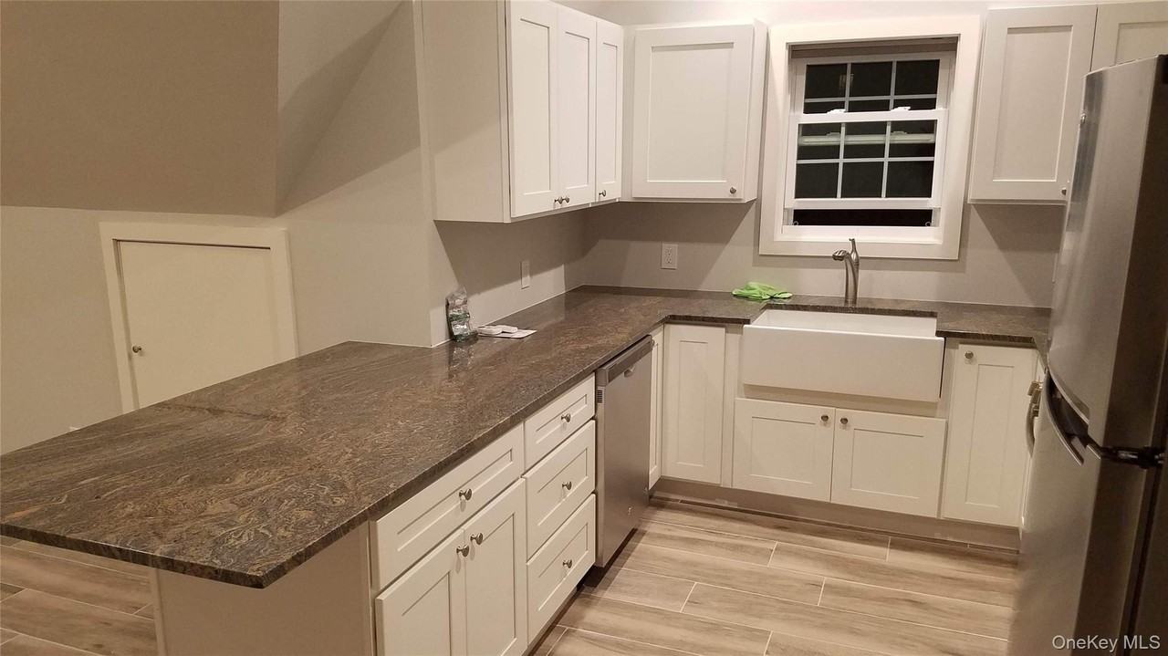 241 E Broadway #4 - Photo 6 of 20