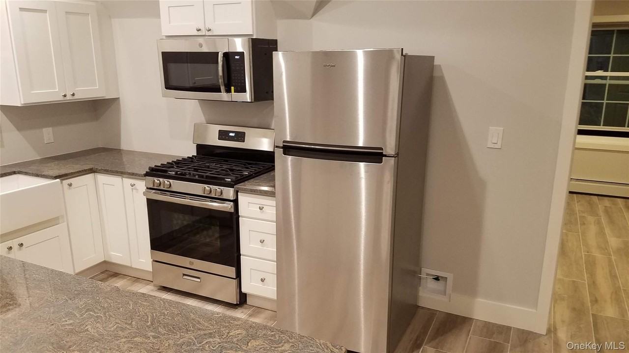 241 E Broadway #4 - Photo 7 of 20