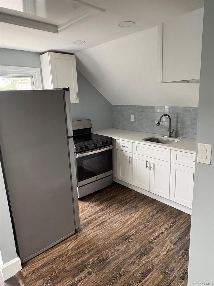 100 Merrick Rd - Photo 2 of 9