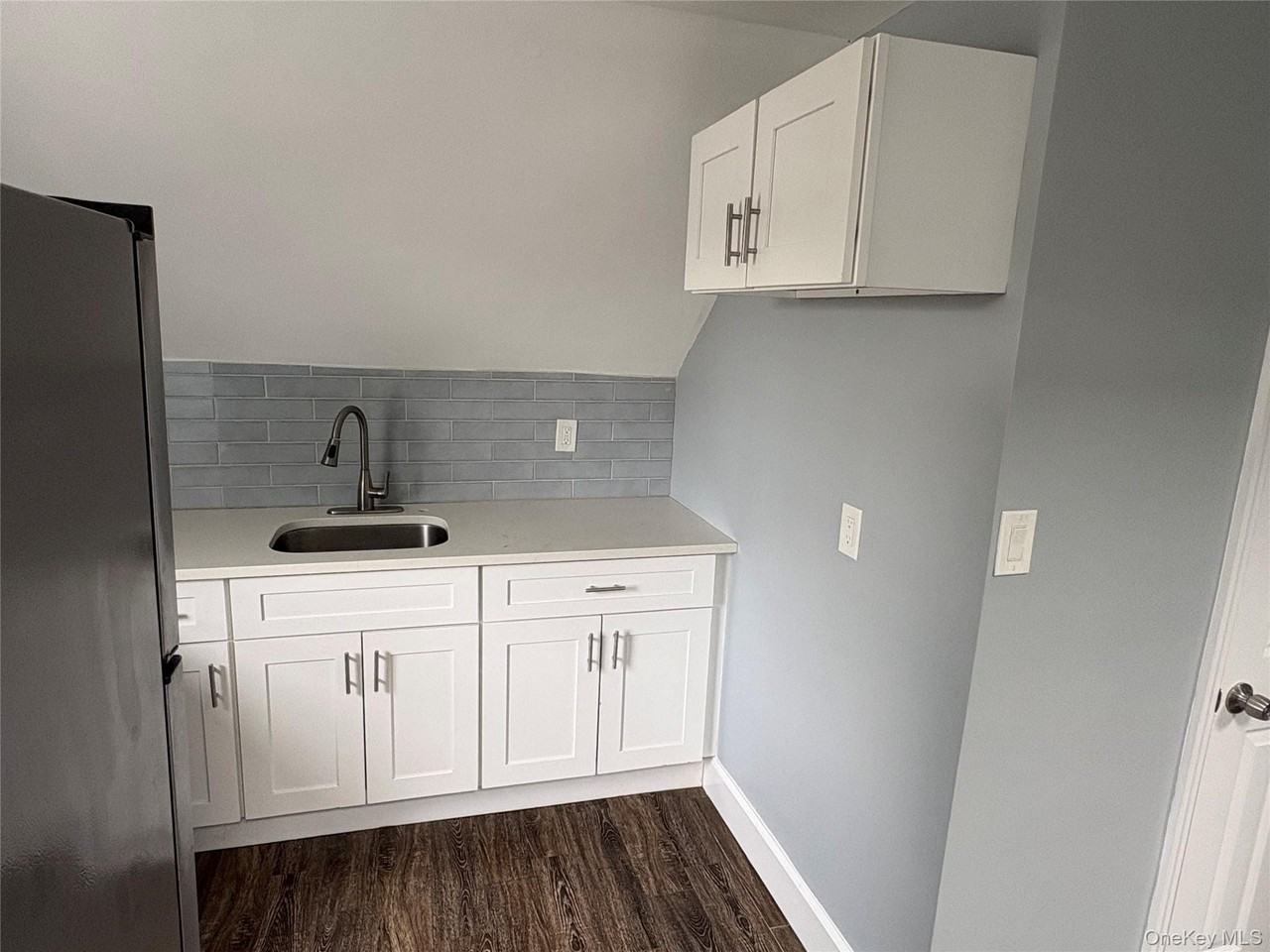 100 Merrick Rd - Photo 4 of 9