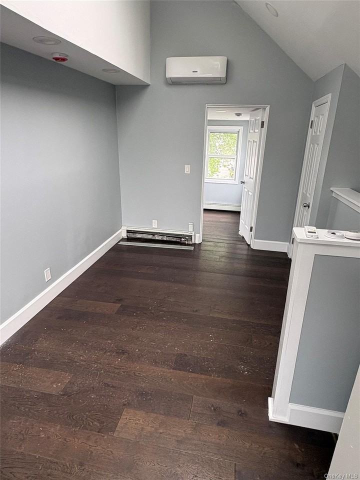 100 Merrick Rd - Photo 5 of 9