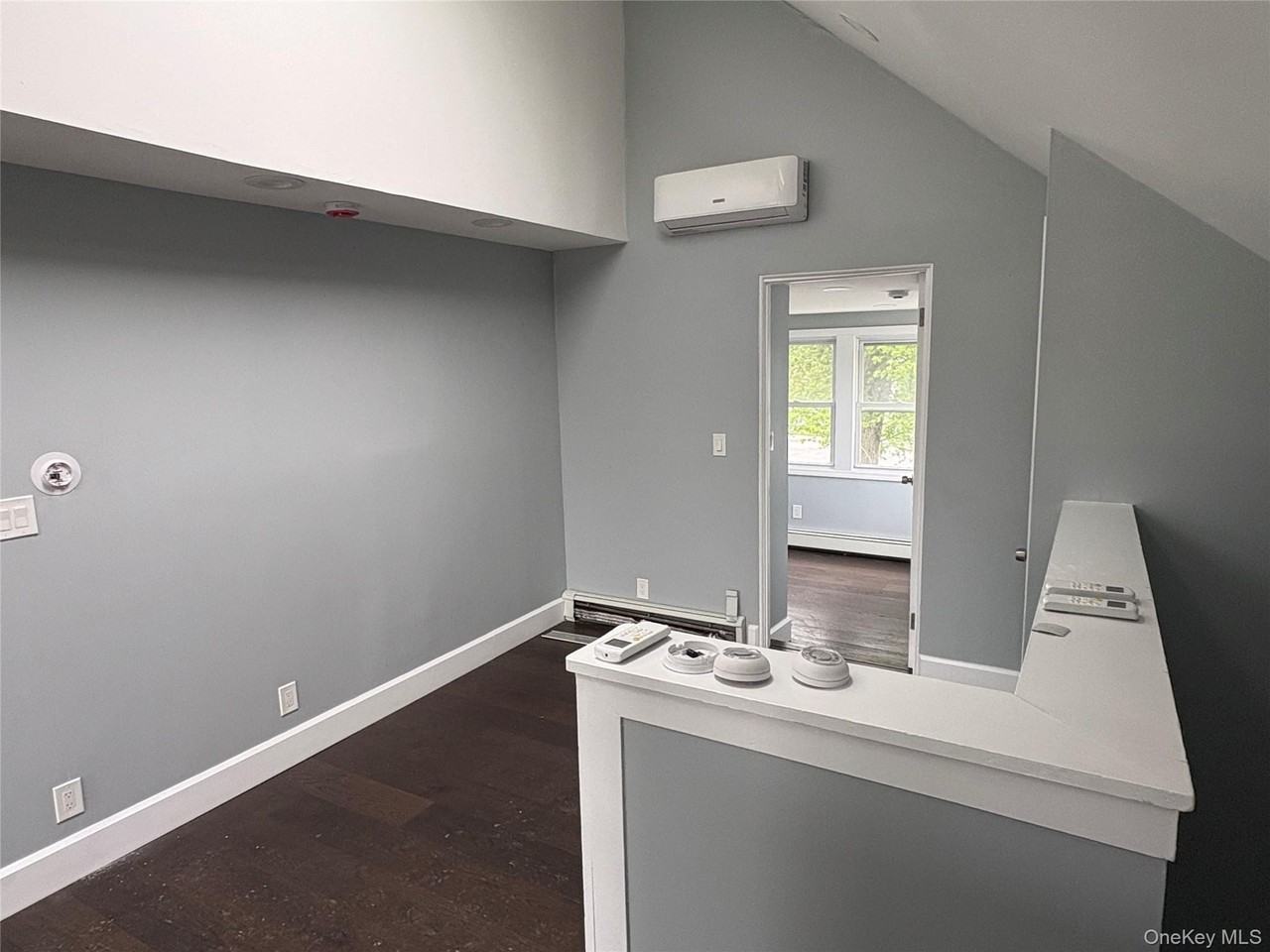 100 Merrick Rd - Photo 6 of 9