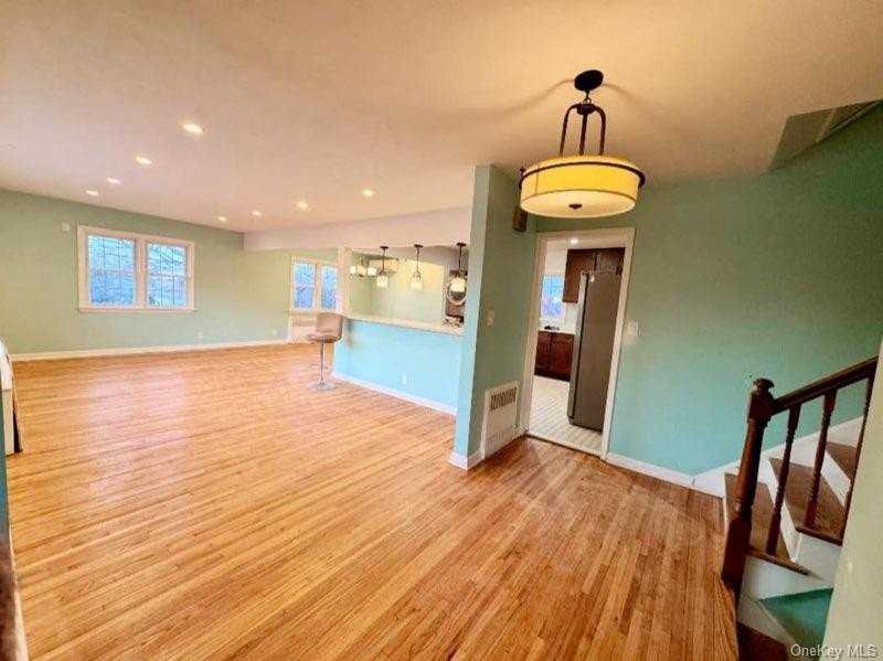 8505 148th St #2ndFL - Photo 2 of 15