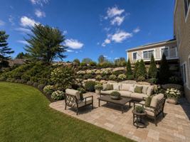 featured image of 904 Oakridge Cmns