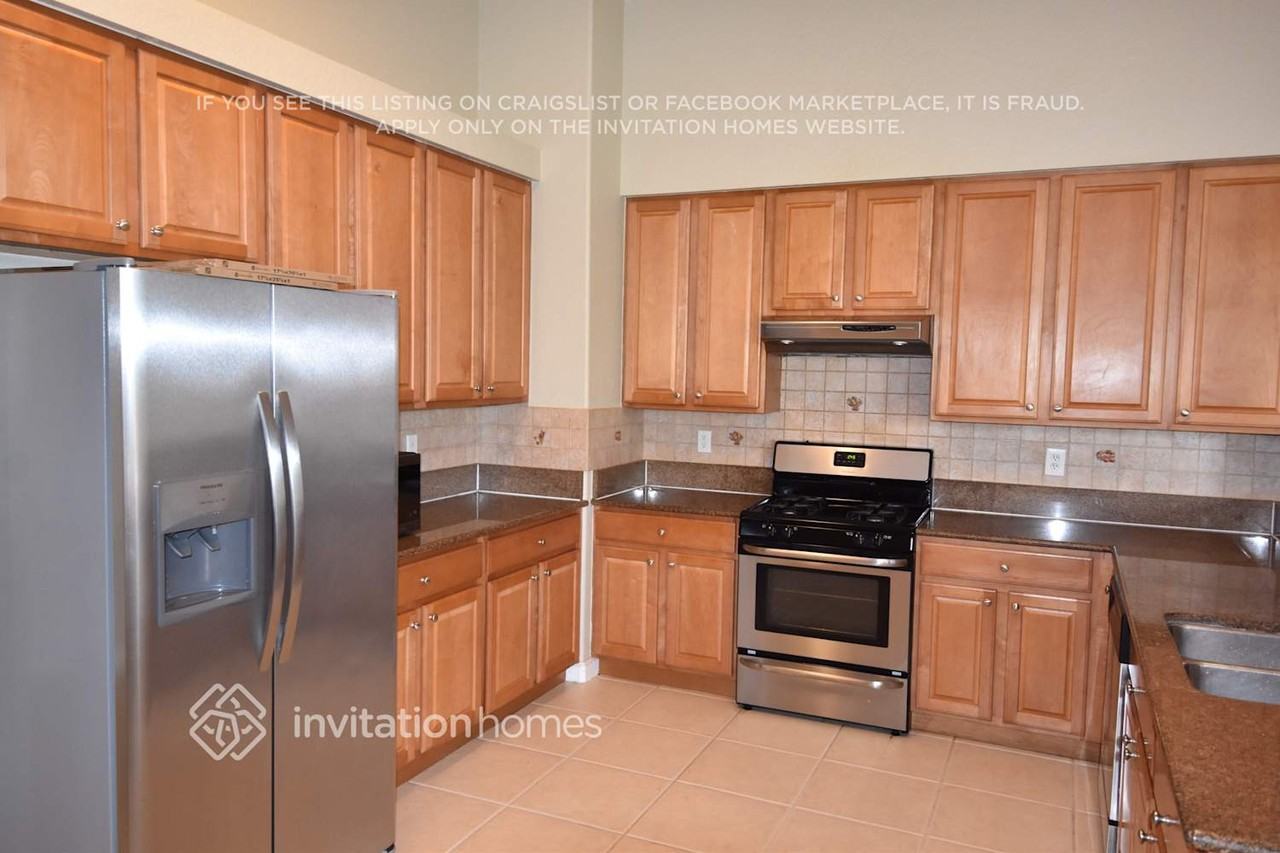 6469 Bay Island Ct - Photo 2 of 8