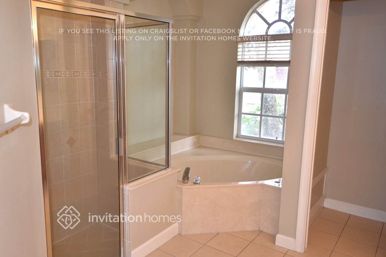 6469 Bay Island Ct - Photo 5 of 8