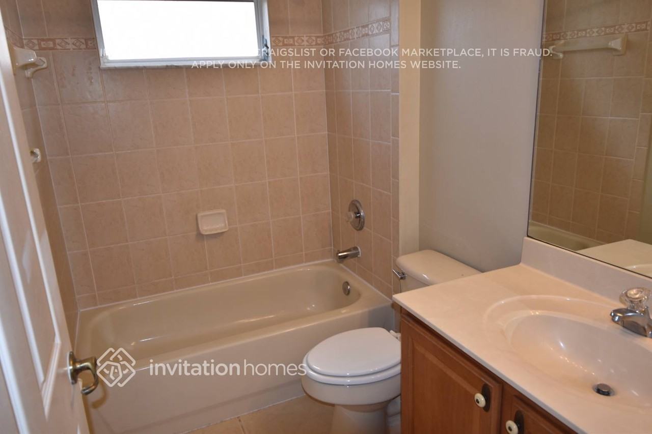 6469 Bay Island Ct - Photo 6 of 8