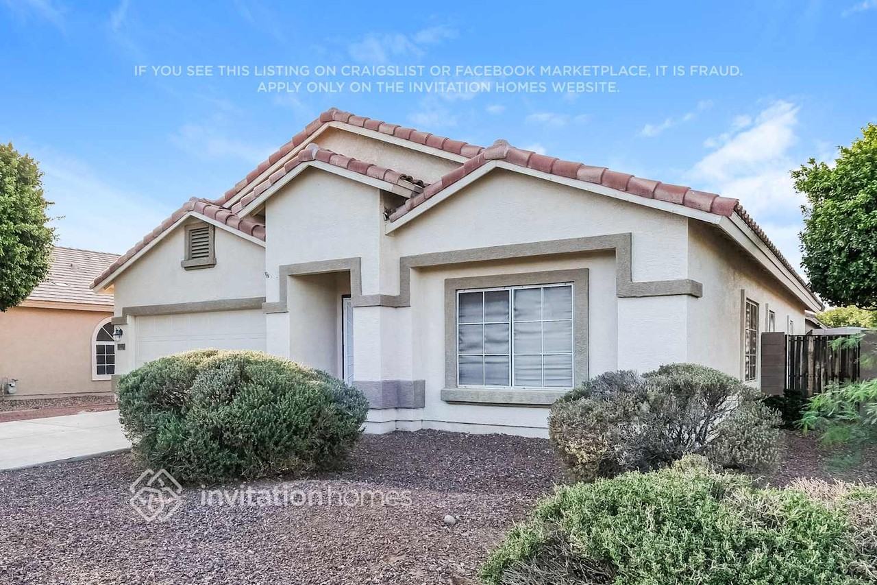15722 W Calavar Rd - Photo 3 of 17