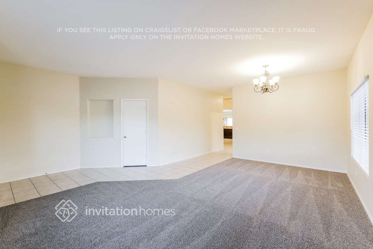 15722 W Calavar Rd - Photo 4 of 17