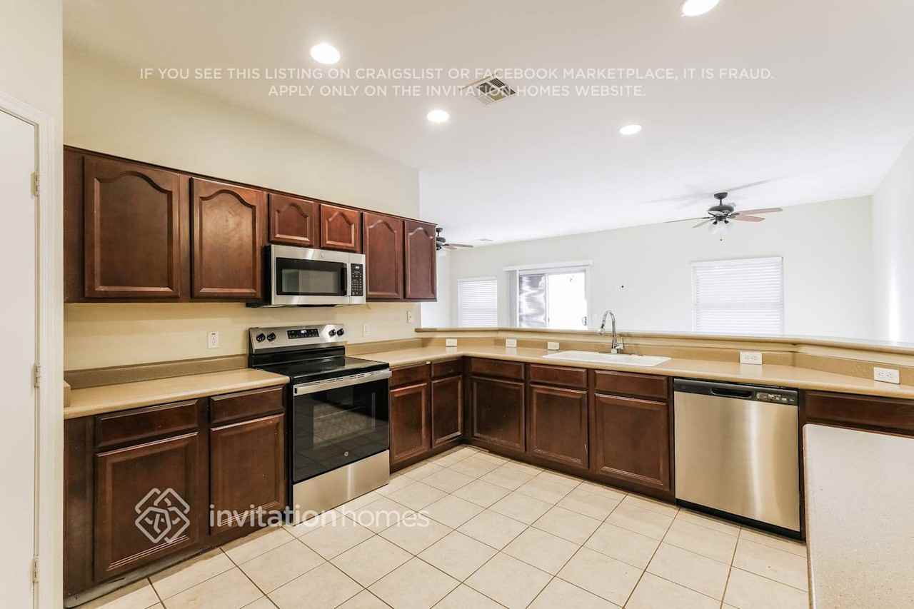 15722 W Calavar Rd - Photo 6 of 17