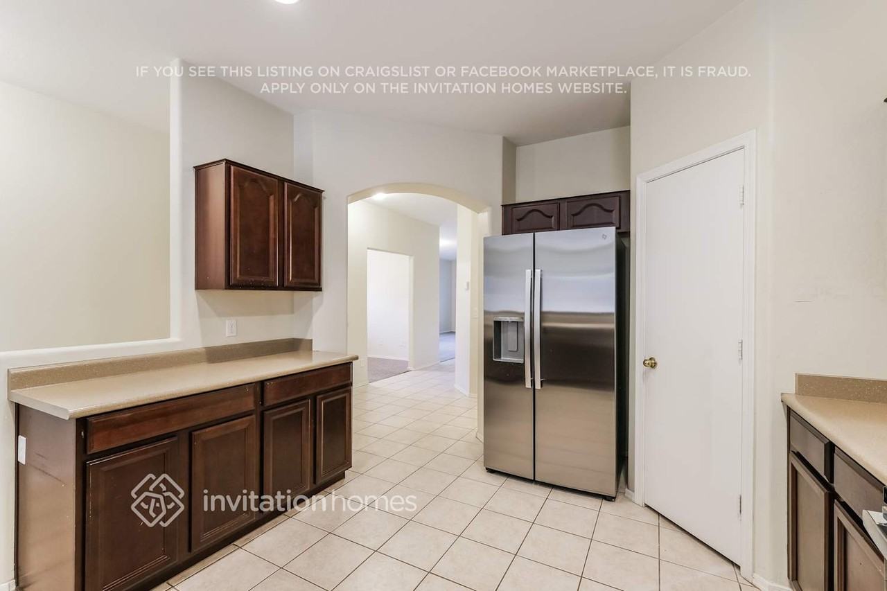 15722 W Calavar Rd - Photo 7 of 17