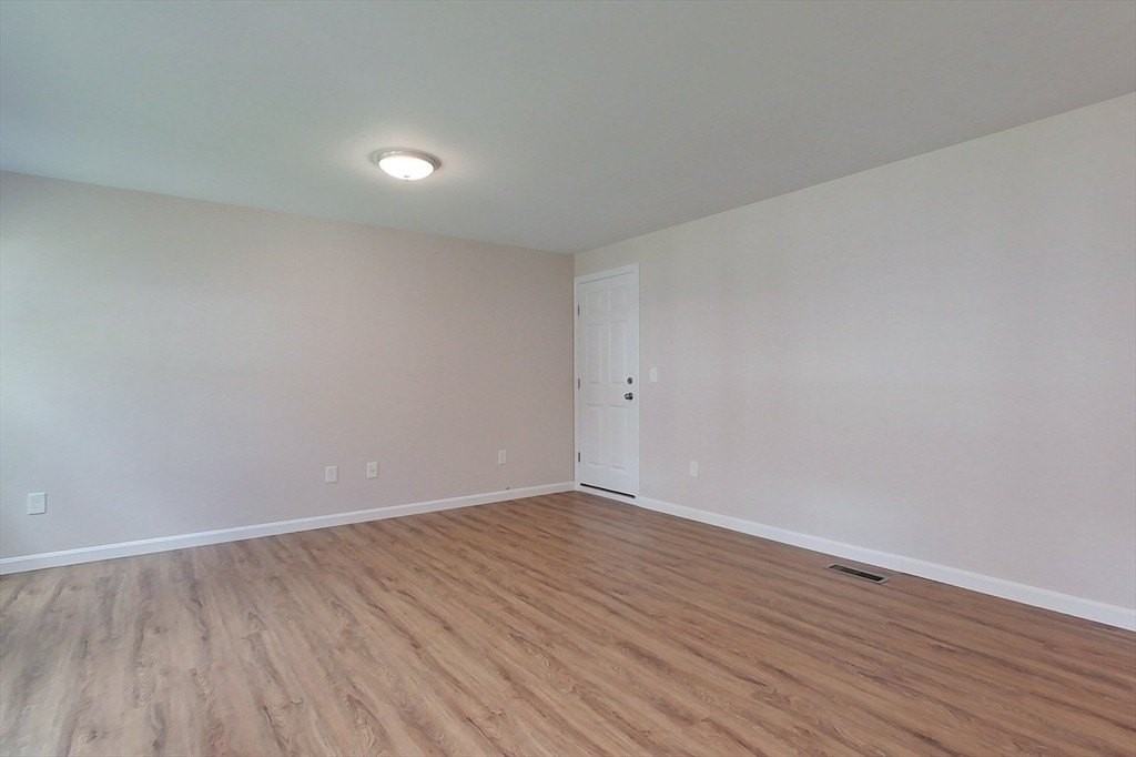 24 Pearl St #2 - Photo 5 of 17